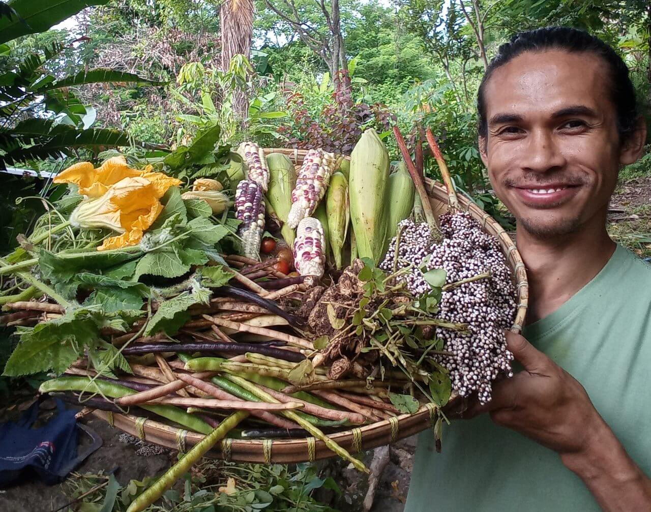 Lewat pengarsipan Dicky dan teman-teman menemukan warisan kuliner dan kerajinan dari kampung halamannya yang bisa dikembangkan